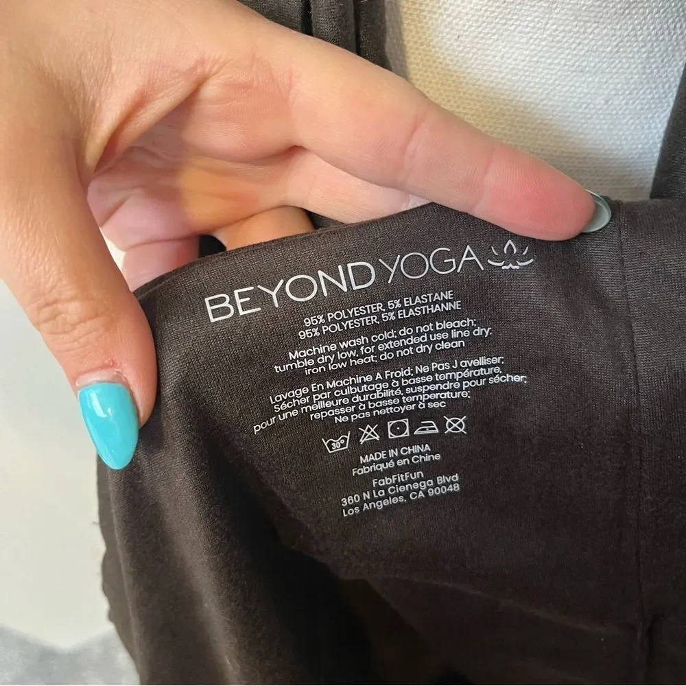 BEYOND YOGA Infinity Hidden Pocket Scarf NWT Black